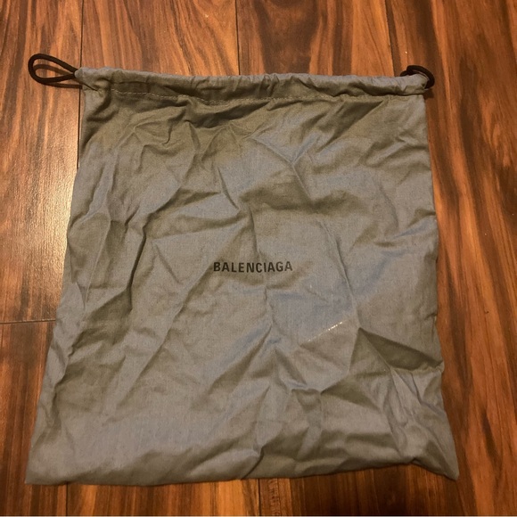 Balenciaga Logo Embroidered Baseball Cap - Picture 5 of 5